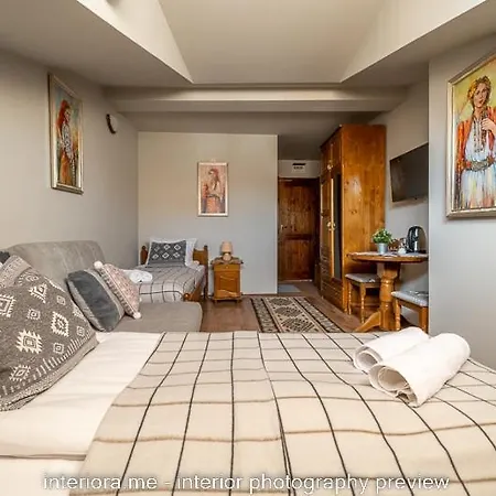 Moma - Charming In The Heart Of Ancient Center Къща за гости 3*