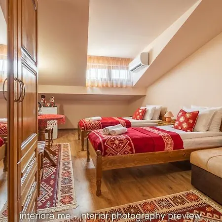 Къща за гости Moma - Charming In The Heart Of Ancient Center 3*